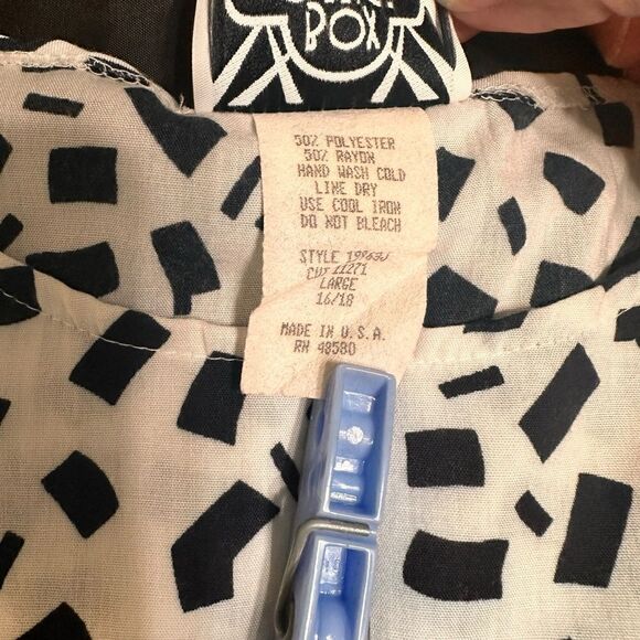 Vintage 1980’s Box Office black and white rayon blend short sleeved top size L - Picture 6 of 10